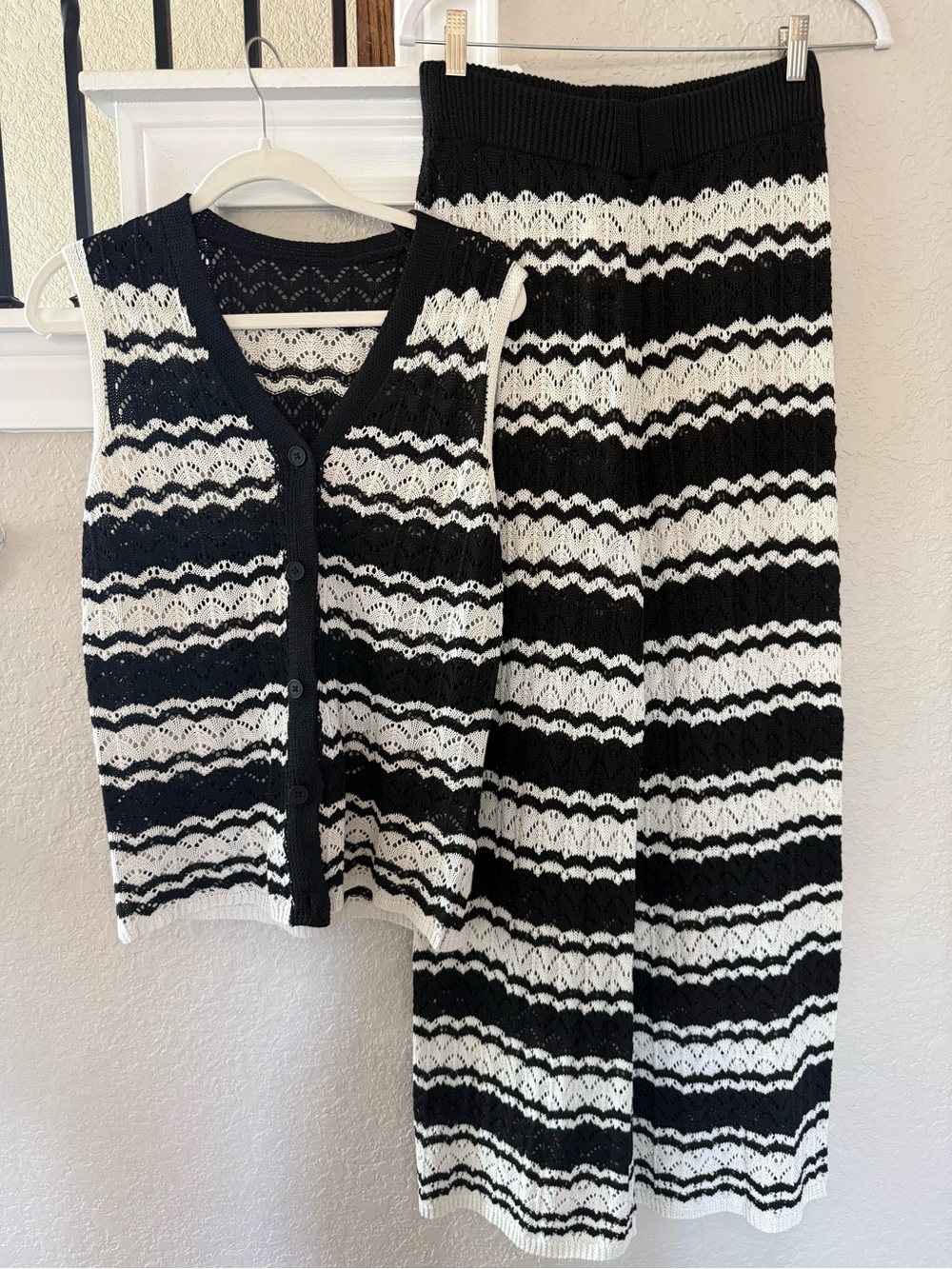 NWOT Women's Black & White Striped Knit coverup Set - Picture 4 of 8